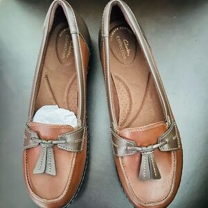 Clarks Two-Tone Brown & Dark Brown Tassel Loafers